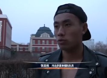 观众在领略赵又廷、谢尔顿组成打怪小分队征战幻境的刺激时，还会 《勇士之门》吴镇宇搞怪逗趣 另类巫师玩转魔法 2016-07-13 吴镇宇解锁魔法技能，巫师即将全面出击！