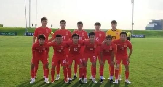 回看那些经典的香港电影,即便是警匪题材的硬汉电影,我们也不难发现,情义始终是至关重要的内核——也就是大家常说的“狮子山精神”。