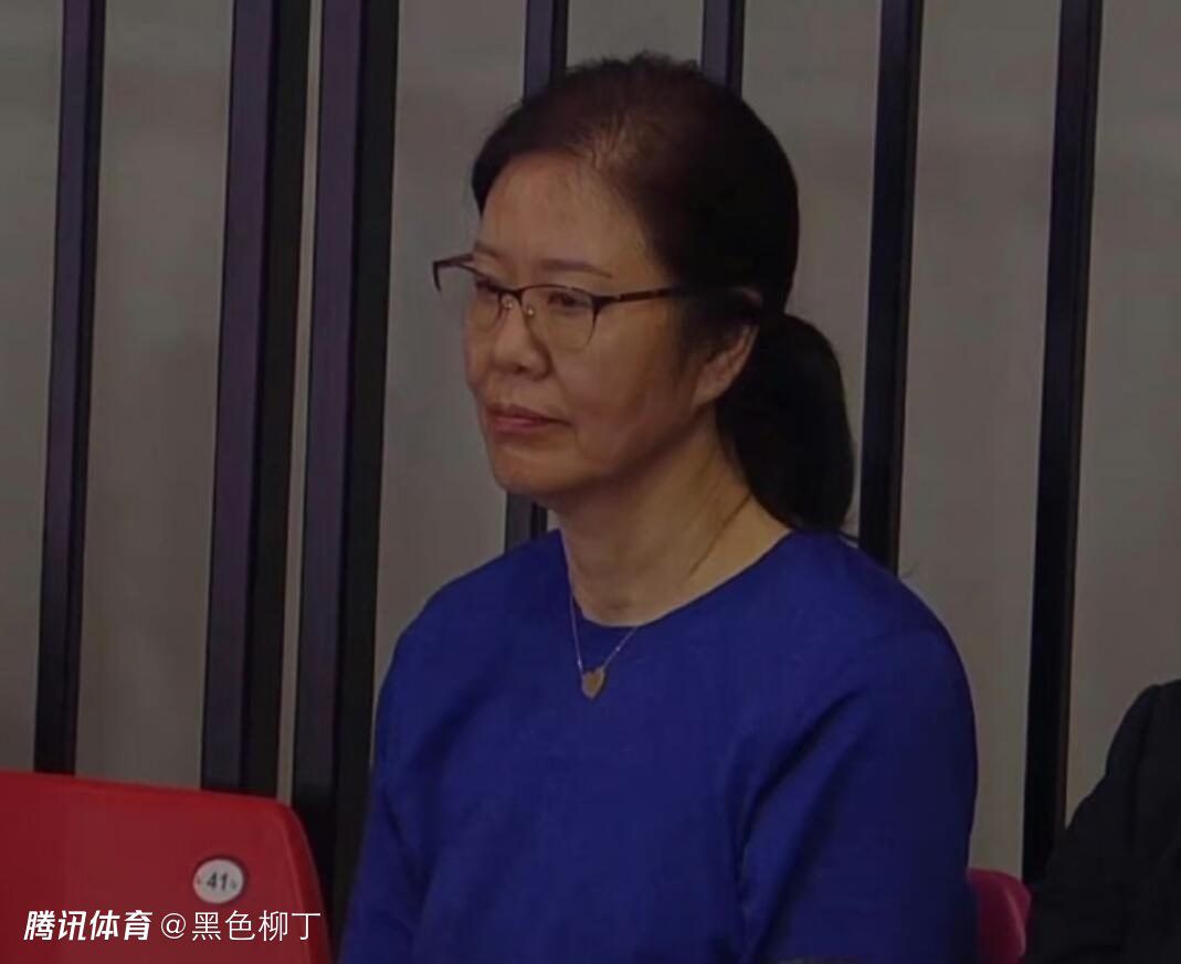 盛世濠江恰如春——习近平主席视察澳门特别行政区纪实 2019-12-22 在中华人民共和国七十华诞之际,中共中央总书记、国家主席、中央军委主席习近平于12月18日至20日亲临澳门,出席庆祝澳门回归祖国20周年大会暨澳门特别行政区第五届政府就职典礼,并视察澳门特别行政区。