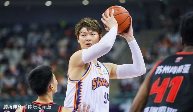 《三心两意》曝终极预告 林依晨治愈告白张艺凡 2026-04-28 《三心两意》发布终极预告，电影由吴洋执导，林依晨、张艺凡领衔主演，孙艺洲特别主演，保剑锋、范湉湉联合主演，曹翠芬、小鹿、杨雨光、鑫仔、戚玉武友情出演，5月1日全国上映。
