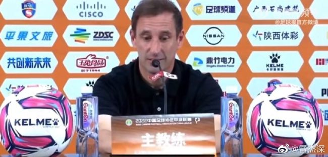 在该网友拍摄的路透视频中，“克劳利”正走向一家与前两季完全不同的书店。