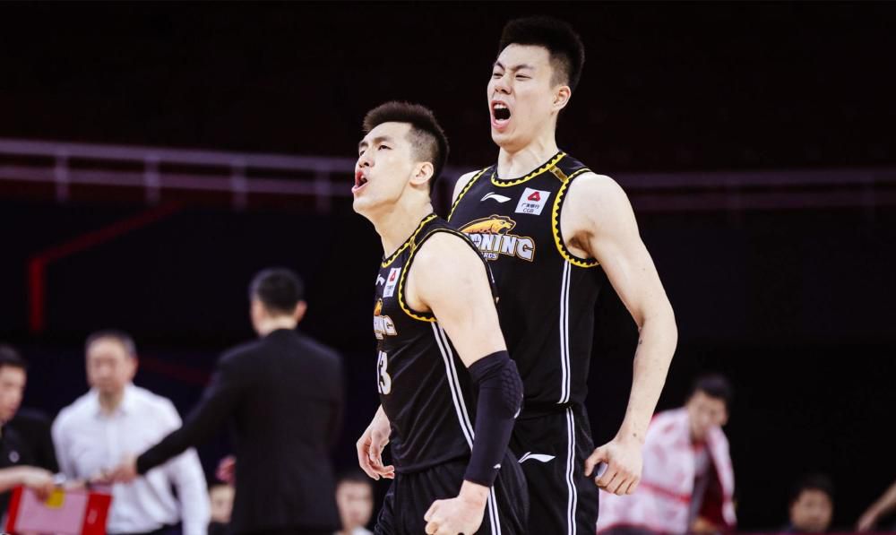 陈思诚张小斐新片《恶意》曝角色海报 2025-06-12 由陈思诚编剧、监制，来牧宽、姚文逸执导，张小斐领衔主演的暑期档影片《恶意》发布“恶意交织”版角色海报。