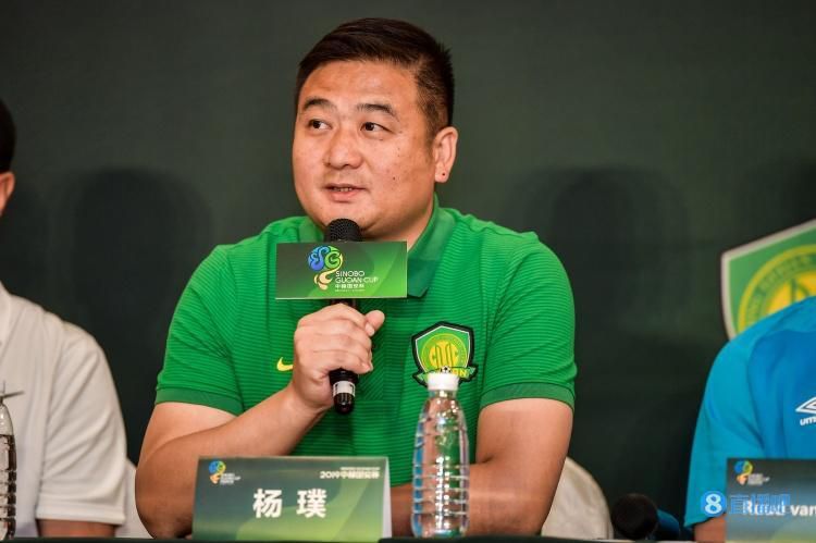 郭书瑶露胸短裙可爱亮相 称赞林依晨为心中女神 2013-08-23 由郭书瑶所主演的两部电影《志气》、《大野狼和小绵羊的爱情》顺利通过金马第一阶段初选,演技大跃进获得一致好评,瑶瑶兴奋表示:“很开心,感谢大家的肯定。