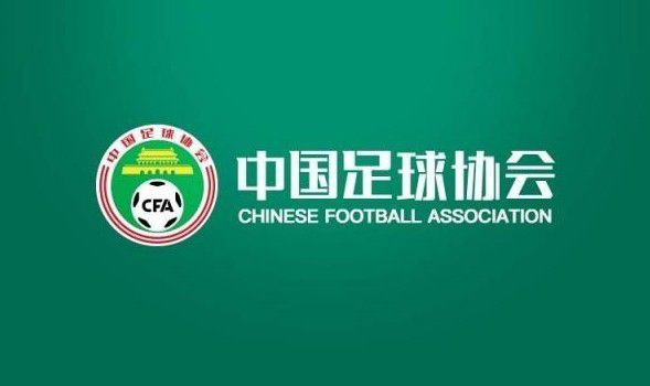 郭敬明助阵《剩者为王》红毯 舒淇遭彭于晏放电 2015-11-02 11月1日晚,电影《剩者为王》在京举办了首映红毯仪式,监制滕华涛、导演落落,携主演舒淇、彭于晏、熊黛林、邢佳栋、陈晓苹等悉数亮相,郭敬明、廖凡等圈中好友也特别现身红毯为影片加油助威。