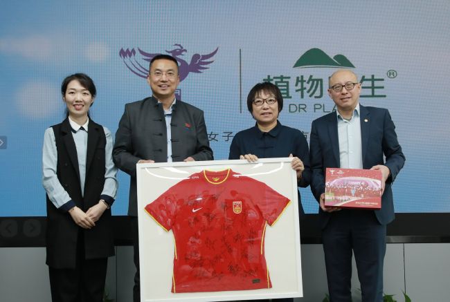 《一号目标》也是陈国富继 目黑莲×滨边美波主演三木孝浩《不久就要告别了》 2025-04-30 4月30日,由三木孝浩导演,本田隆朗编剧,冈田惠和监修剧本,目黑莲、滨边美波双主演的电影《不久,就要告别了》(ほどなく、お別れです)官宣将于2026年2月上映。