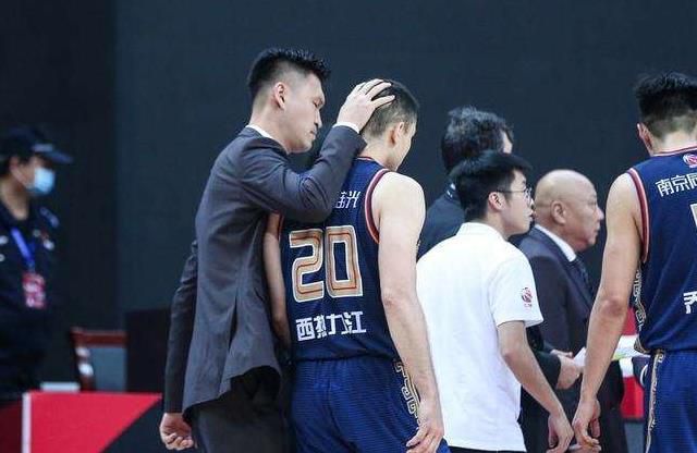 观众纷纷感慨如今郝邵文长大了,林志颖却依旧似当年般童颜,着实让人心里五味杂陈 王菲个唱记者会被赞天后心花怒放 举杯小酌心情好 2016-09-09 王菲现身北京,出席“王菲幻乐一场2016”演唱会发布会,宣布将于12月30日在上海开唱。