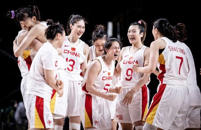 格伦·克洛斯、莎拉·保罗森、泰亚娜·泰勒、金·卡戴珊、妮... 法鲨归来!