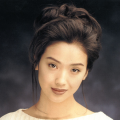 在4日的首次小组讨论会上，这位“大腕”走出会场两三次，但任凭记者怎么问，他都一言不发。