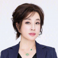而面对介入古天乐与陈乔恩感情之说，陈妍希则尴尬表示说没 陈妍希低胸黄裙露丰满上围 被洋高层偷瞄事业线 2013-09-18 上海，9月17日，陈妍希出席某化妆品代言活动，现场被品牌高层及助理搀扶下台，和洋高层热聊被偷瞄事业线。