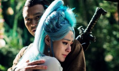 《万物生长》原定于4月24日上映，此番二度提档至4月17日，主动迎 《万物生长》校园点映 范冰冰自曝拍蹦极戏经历 2015-04-09 即将于4月17日全国公映的《万物生长》于昨日来到中国传媒大学，开启其全国高校点映的第一站，当主演范冰冰在映后突降校园时，立即引发全场男生集体“吼叫”。